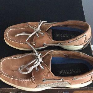 Rarely worn sperry boat shoes. Excellent condition